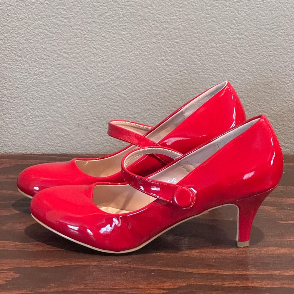 Robasiom Women’s Red Mary Jane Pumps 2.5 in. Heels Size 41 NWOT.